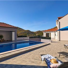 4 Bedroom Villa with pool and terrace near Dubrovnik, Sleeps 8